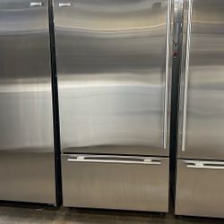 SUB ZERO 36”WIDE BUILT IN STAINLESS STEEL BOTTOM FREEZER REFRIGERATOR 