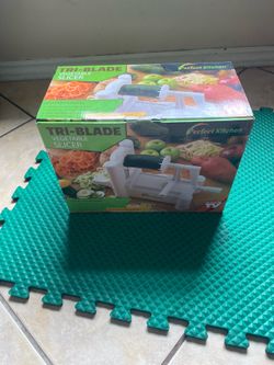 Tri-blade vegetable slicer