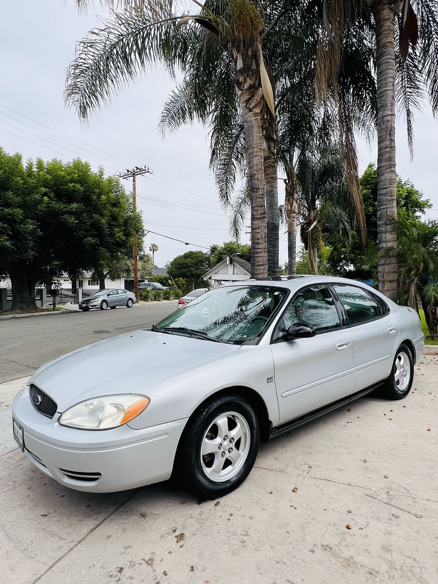 2004 Ford Taurus