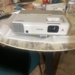 Epson PowerLite 95 V11H383020 3LCD XGA 2600 Lumen Projector