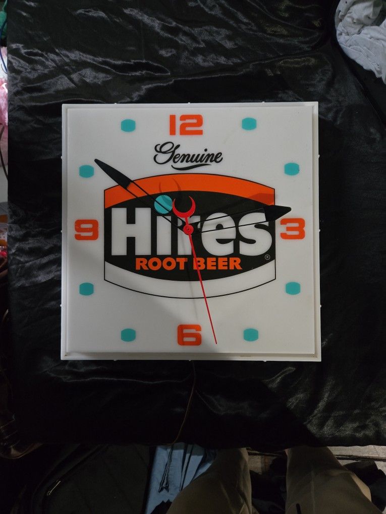 HIRES ROOT BEER CLOCK
