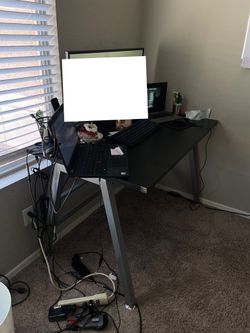 Black Desk