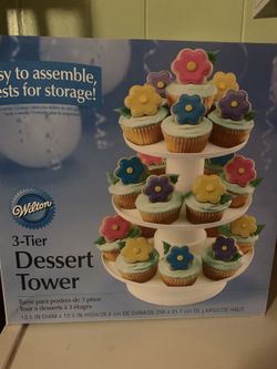 Wilton three tier cup holder