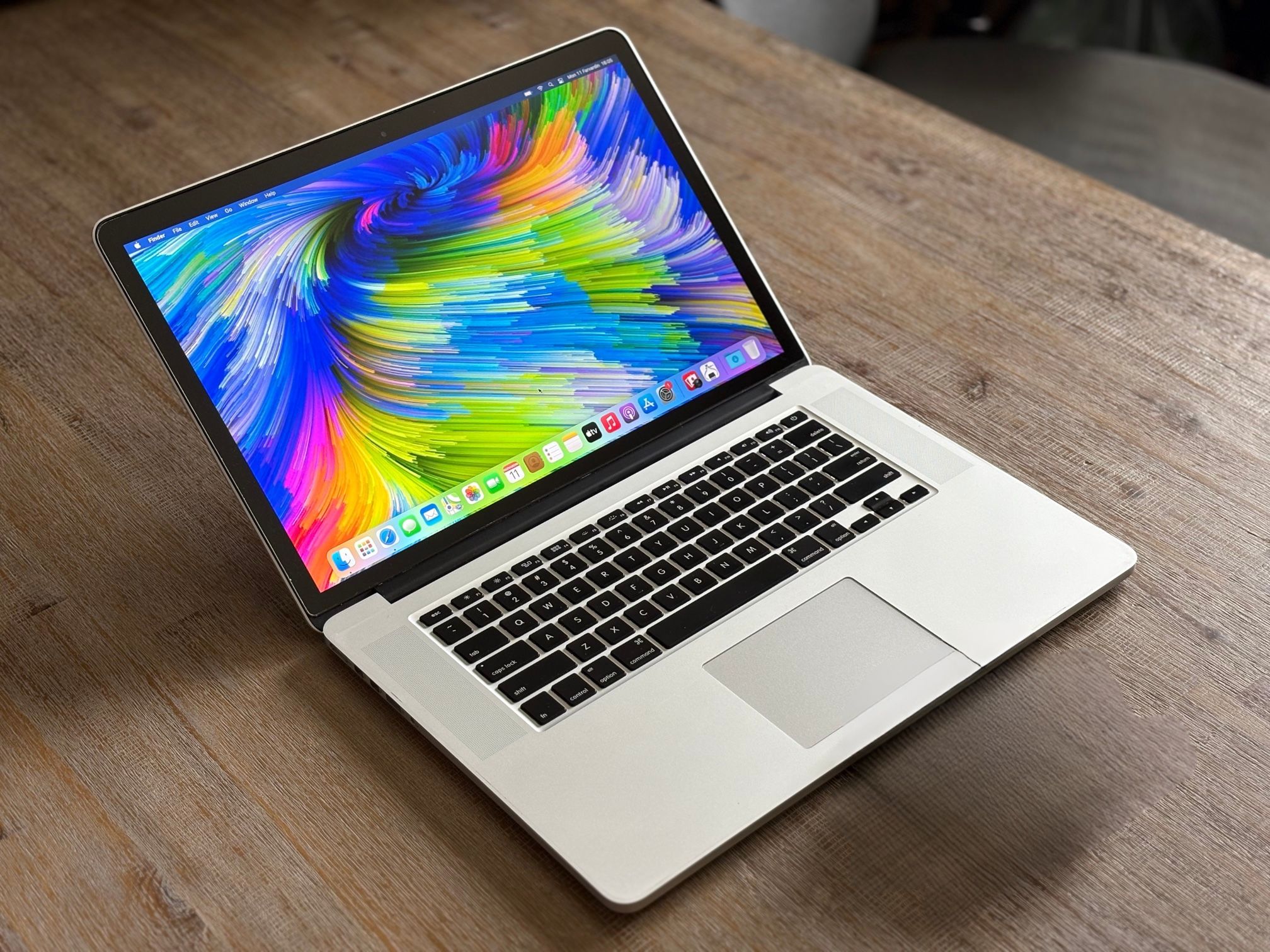 15” MacBook Pro (4core i7) 256gb  
