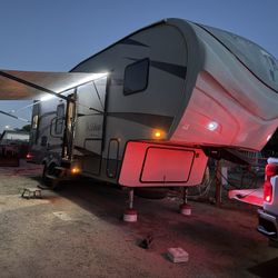 2016 Forest River 5th Wheel Trailer