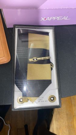 Tie, cuff links with tie bar set