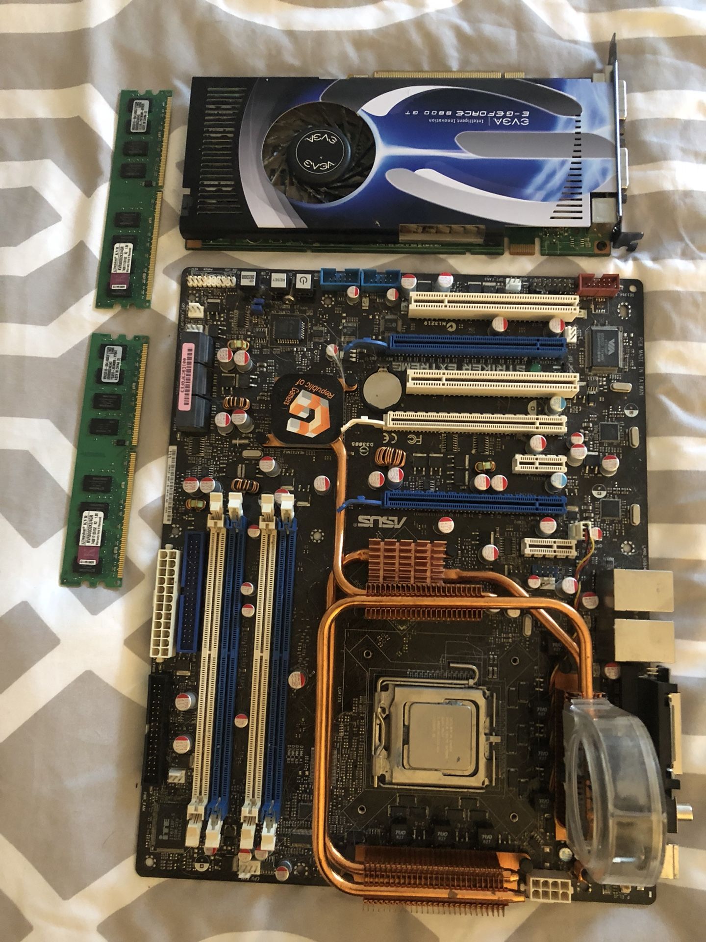 QX6850 CPU . ASUS Striker Extreme ROG Motherboard