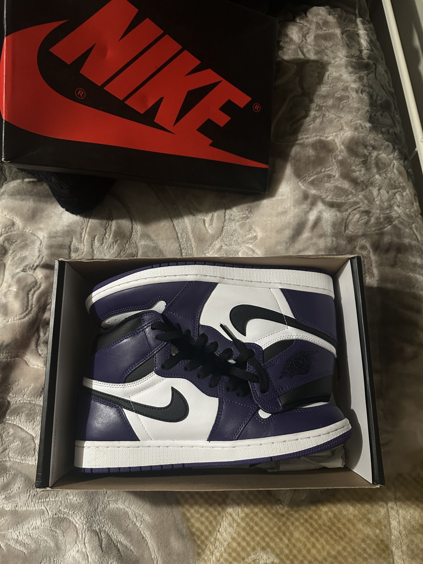 AIR JORDAN 1 RETRO COURT PURPLE HIGH OG SIZE 9.5