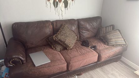 Couch need to go TODAY