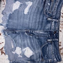 American Eagle Shorts Size 26  On Woman 