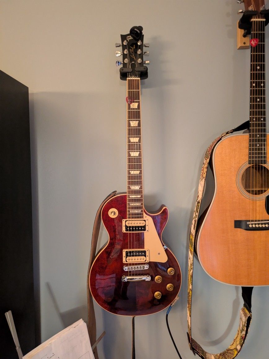 Gibson Les Paul Mint Condition. Played Only A Handful Of Times. Case & Strap Included