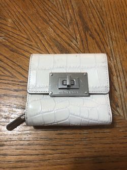 Micheal kors White wallet