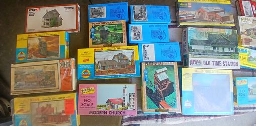 Large lot pre bar code HO Train Buildings 90 Kits