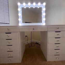 Vanity Table With Drawers
