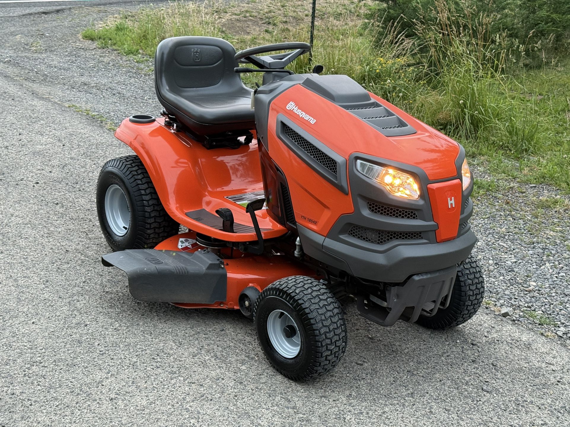 Husqvarna YTH18542 Riding Lawn Mower Tractor Hydrostatic 42” Wash Deck