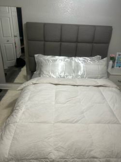 Ashley Furniture Queen Bed Set – Bed Frame, Mattress & Box Spring Included