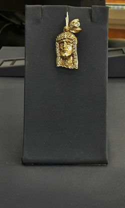 Religious Pendant - Yellow Gold 10k (.417) 3.5 grams