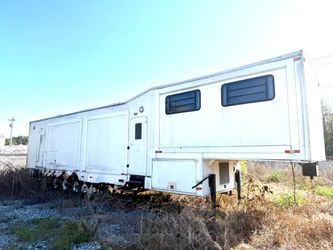 2001 Custom 5th Wheel - RV / Trailer