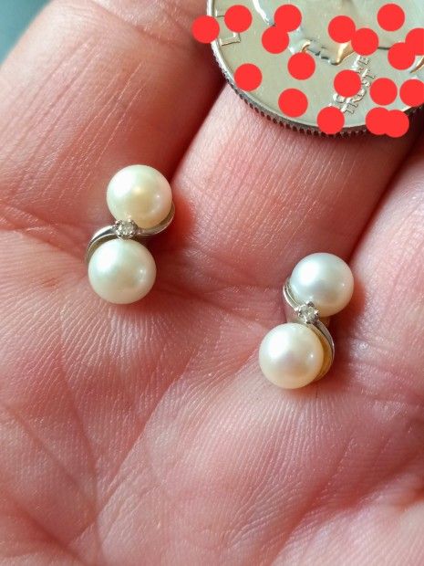 $200! Awesome 14k White Gold Pearl Diamond Earrings