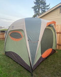 REI Hobitat 4 Person Family Camping Tent for Sale in Seattle WA OfferUp