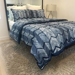 Queen platform bed with Mirrored Headboard 
