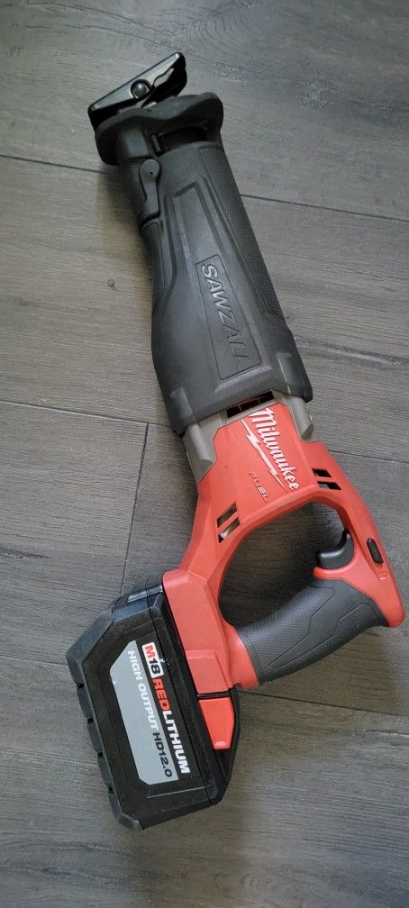 Milwaukee M18 Sawzall with HD12.0 Battery