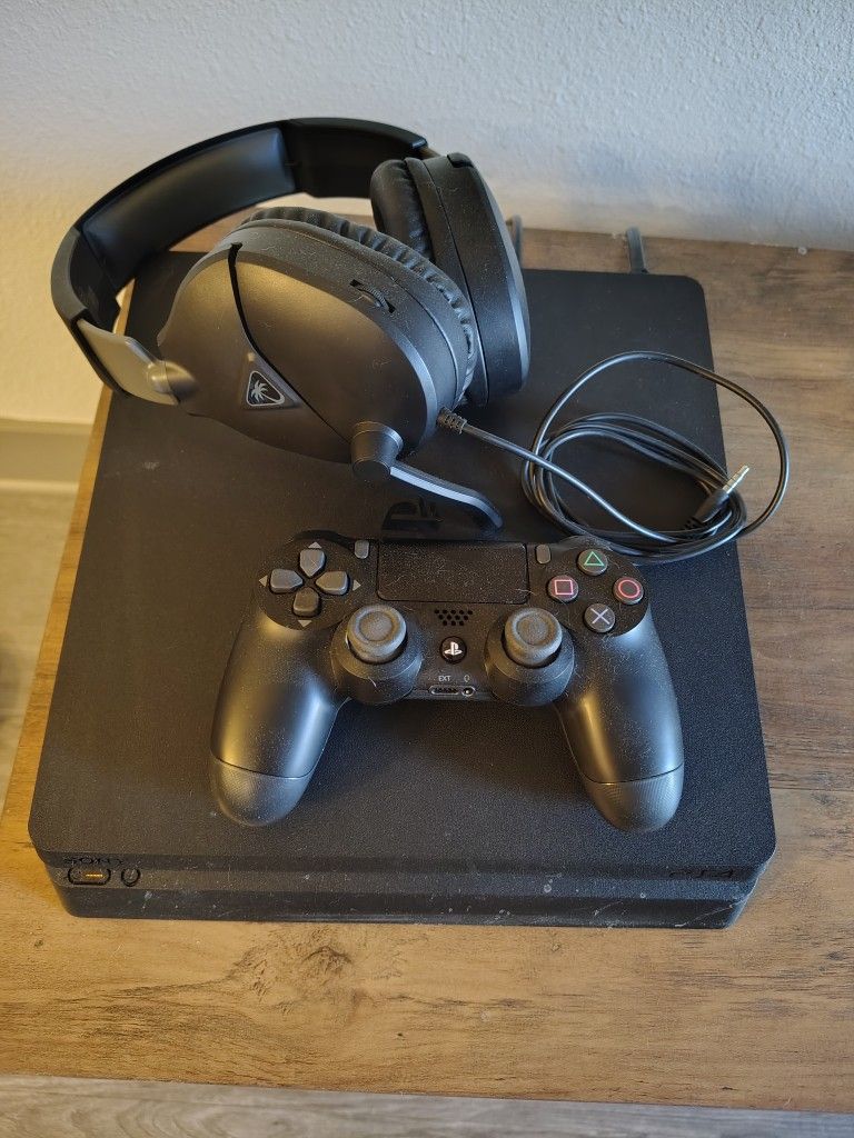 PS4 Slim With Turtle Beach Recon 70 And Controller