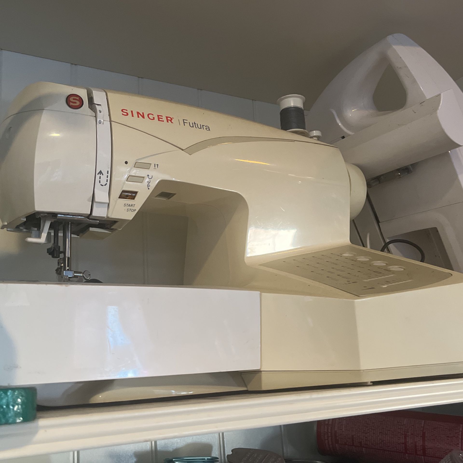 Singer/Futura Embroidery Sewing Machine 