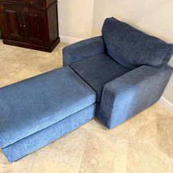 Like New Chair And Ottoman Navy Color