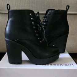 Madden Girl Badgal Spike Zip Up platform Booties Women's 7