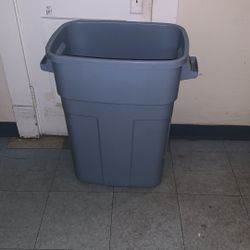 Rubbermaid BIG Container 