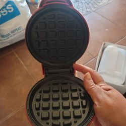 Mini waffle maker