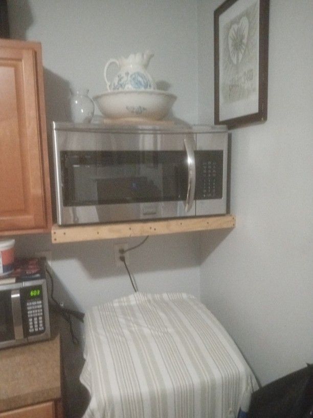 Big Microwave Goes Above Stove Under Cabinet But Can Put It On Countertop Works Great