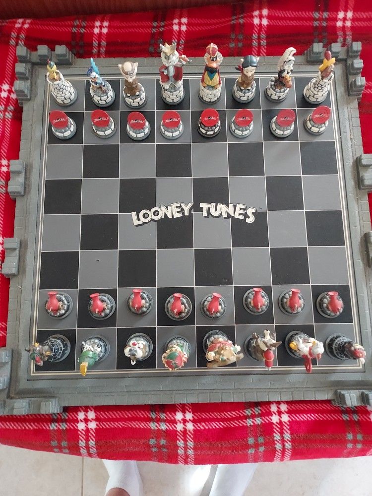 Looney Tunes Chess Set