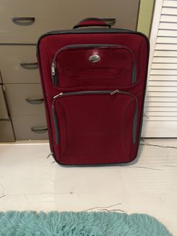 Regular checking suit case in good condition