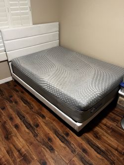 Sealy Posturepedic Hybrid Size “full” with Base and Headboard