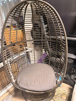 Swivel Egg Chair
