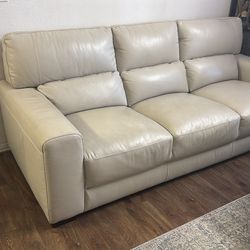 !!best offer gets it!! Need gone asap!! 2 Couch’s for sale no rips no stains