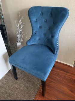Teal Velvet Tuffed Studded Chair