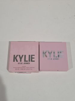 Kylie Jenner. Kylighter Pressed Illuminating Powder. NEW 