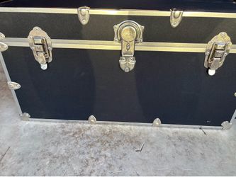 Rhino deluxe locking rolling storage trunk
