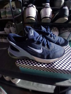 Nike Air Woman's rare color combo great condition and still command attention! 5.5 Size Wns