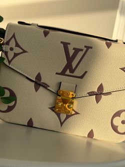 Women’s Monogrammed Shoulder Bag