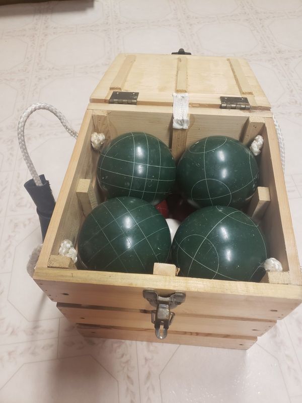 Eddie Bauer bocce balls use great shape set in Wood carry case for Sale