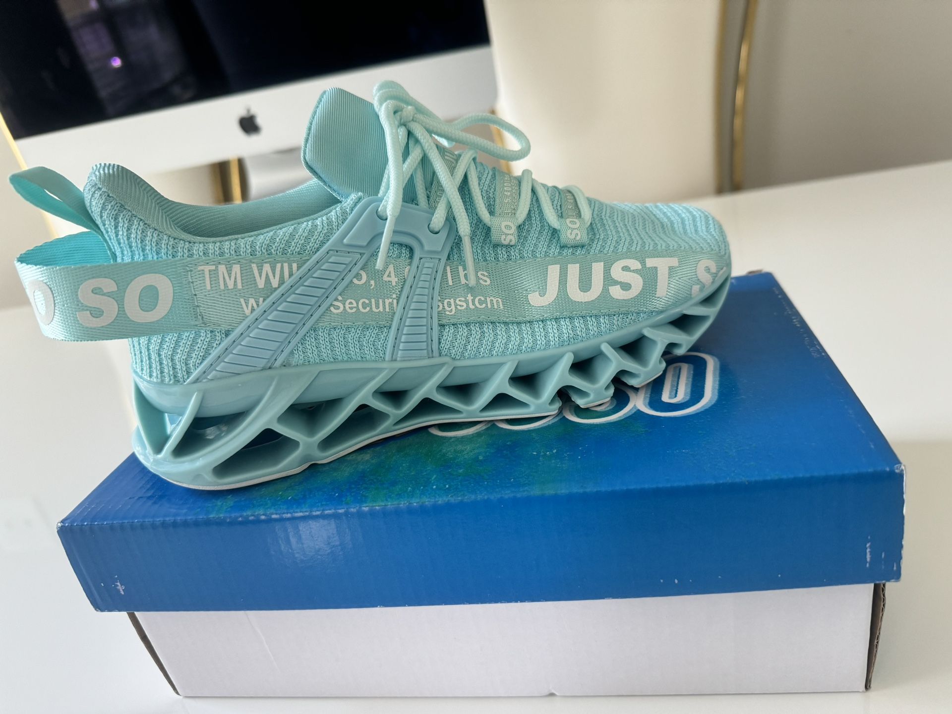 SNEAKERS