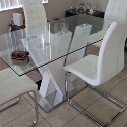 STATEMENT PIECE DINING TABLE - WHITE BASE