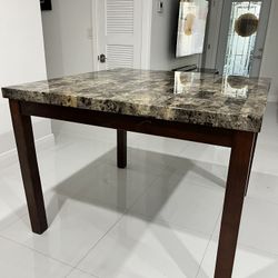 Mesa con 6 sillas