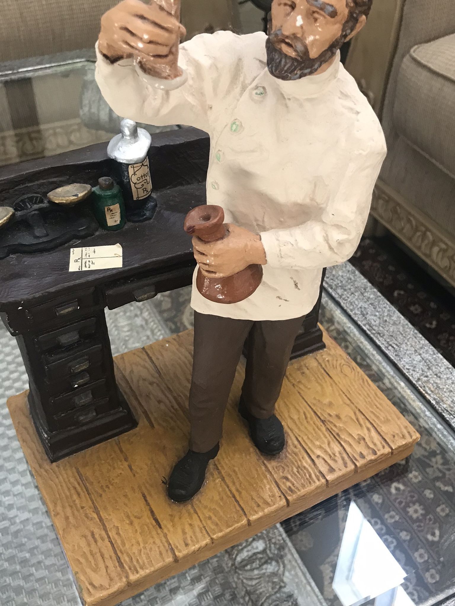 Beautiful display it has missing paint here and there one of the arm is chipped but it fixed see all pictures please it’s from 1950’s