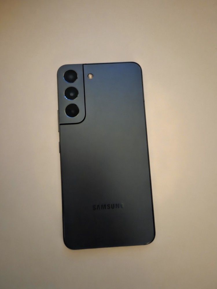Samsung Galaxy S22 5G (UNLOCKED)
