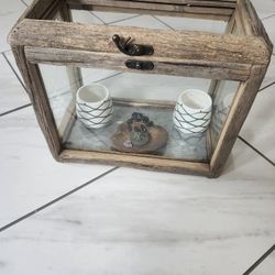 Glass Box Small Has No Top Glass